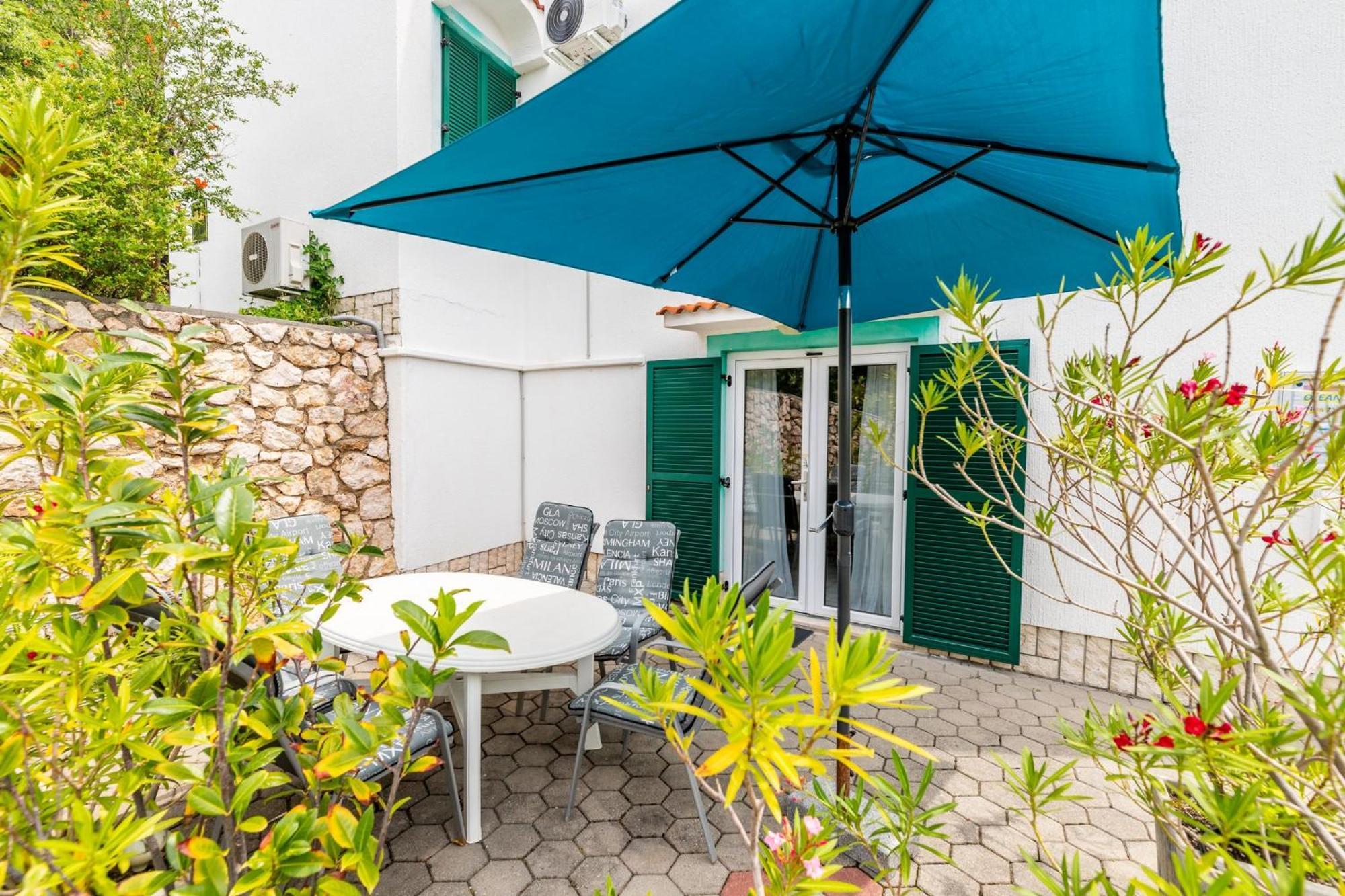 Apartments Oleander Kricin บัชกา ภายนอก รูปภาพ
